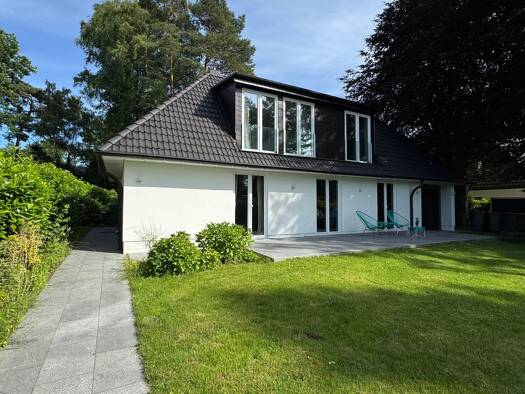 Einfamilienhaus zur Miete 3.950 € 6,5 Zimmer 220 m² 1.052 m² Grundstück frei ab 01.09.2026 Rissen Altona 22559