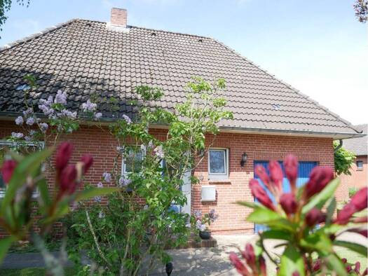 Haus zum Kauf 289.000 € 6 Zimmer 145 m² 1.255 m² Grundstück Garding 25836