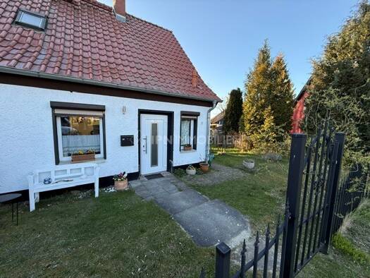 Doppelhaushälfte zur Miete 850 € 3 Zimmer 68 m² 322 m² Grundstück frei ab 01.07.2026 Klein Kussewitz 18184