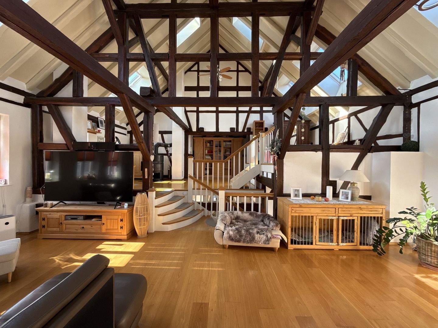 Immobilie in Hungen - Sonnenverwöhnt & großzügig: Hochwertig ausgebaute Scheune mit eigenem Garten - Bild 3