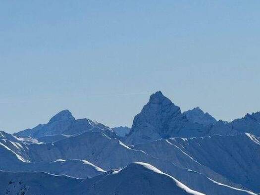 Penthouse zum Kauf 1.100.000 CHF 4,5 Zimmer 140 m² 1. Geschoss Davos-Wiesen 7494