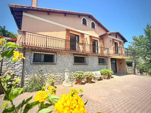 Haus zum Kauf provisionsfrei 650.000 € 8 Zimmer 240 m² 1.000 m² Grundstück frei ab sofort Dolceacqua 18035