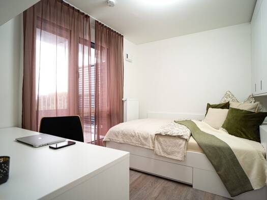 Studio zur Miete 768 € 1 Zimmer 40 m² 3. Geschoss frei ab 01.10.2025 Regensburger Str. 6/8 Glockenhof Nürnberg 90478