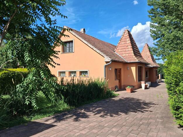 Einfamilienhaus zum Kauf 260.000 € 4 Zimmer 360 m² 2.801 m² Grundstück frei ab sofort utca Ságvár 8654