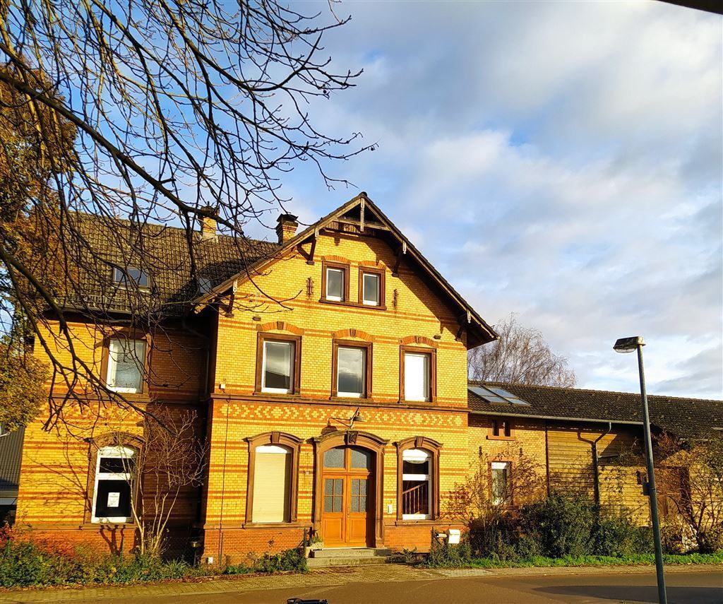 Einfamilienhaus zum Kauf 549.000 € 7 Zimmer 209 m²<br/>Wohnfläche 1.200 m²<br/>Grundstück ab sofort<br/>Verfügbarkeit Bahnhofstraße 2 Undenheim 55278