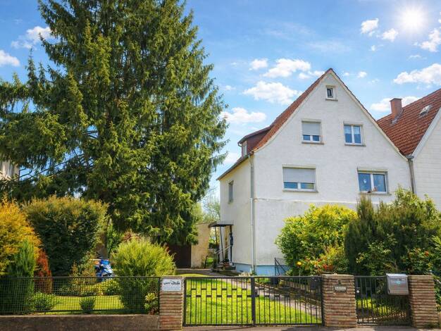 Stadthaus zum Kauf provisionsfrei 390.000 € 7 Zimmer 149 m² 386 m² Grundstück Schlössleweg 2 Offenhausen Neu-Ulm 89231