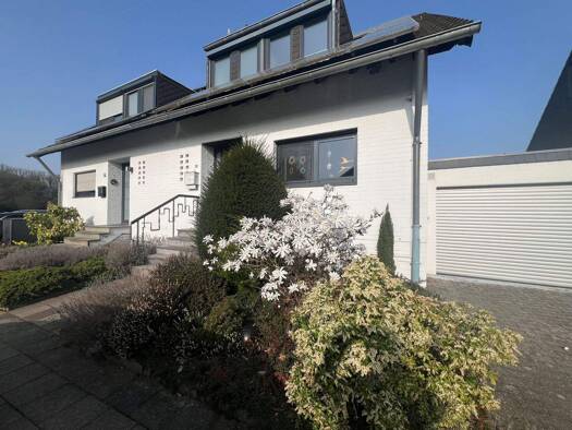 Doppelhaushälfte zur Miete 1.920 € 5 Zimmer 140 m² 466 m² Grundstück frei ab 01.04.2026 Kleinenbroich Korschenbroich 41352