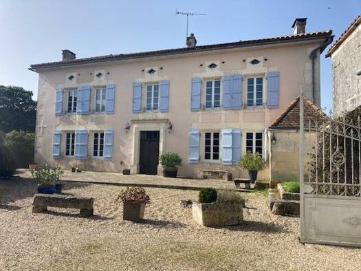 Haus zum Kauf 379.000 € 240 m² 897 m² Grundstück Montignac-Charente 16330