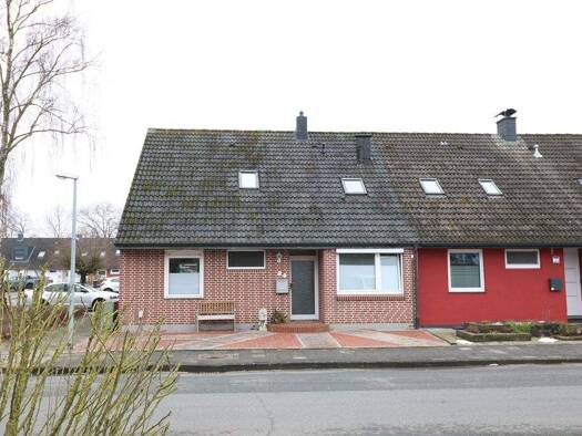 Reihenmittelhaus zum Kauf 255.000 € 5 Zimmer 128 m² 303 m² Grundstück Emstekerfeld Cloppenburg 49661