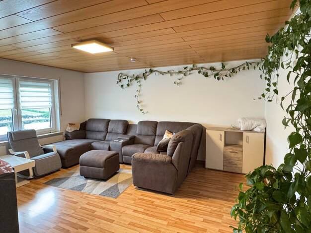 Wohnung zur Miete 995 € 5 Zimmer 135 m² 1. Geschoss frei ab 01.12.2025 Weisendorf 91085
