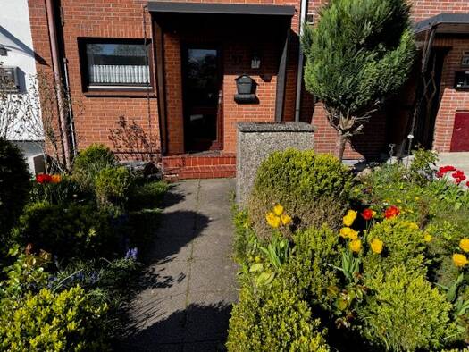 Reihenmittelhaus zum Kauf 210.000 € 3,5 Zimmer 85 m² 134 m² Grundstück frei ab sofort Innenstadt 25421