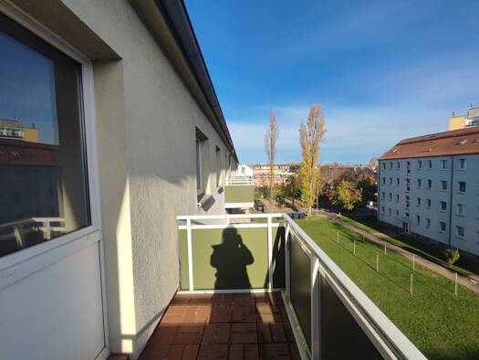 Wohnung zur Miete 352 € 3 Zimmer 58,6 m² 3. Geschoss Albert-Keller-Straße 8 Merseburg 06217