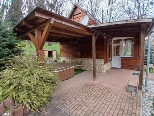 Hotel zum Kauf 402.000 € 5 Zimmer 15 Betten 270 m² Gastrofläche 7.600 m² Grundstück Bakonyszentlászló 8431