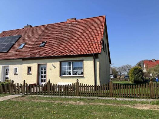 Doppelhaushälfte zum Kauf 75.000 € 4 Zimmer 85 m² 319 m² Grundstück Borrentin 17111