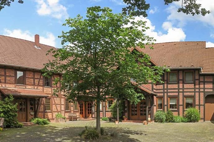 Haus zum Kauf als Kapitalanlage geeignet 795.000 € 21 Zimmer 605 m²<br/>Wohnfläche 3.634 m²<br/>Grundstück Essinghausen Peine 31224