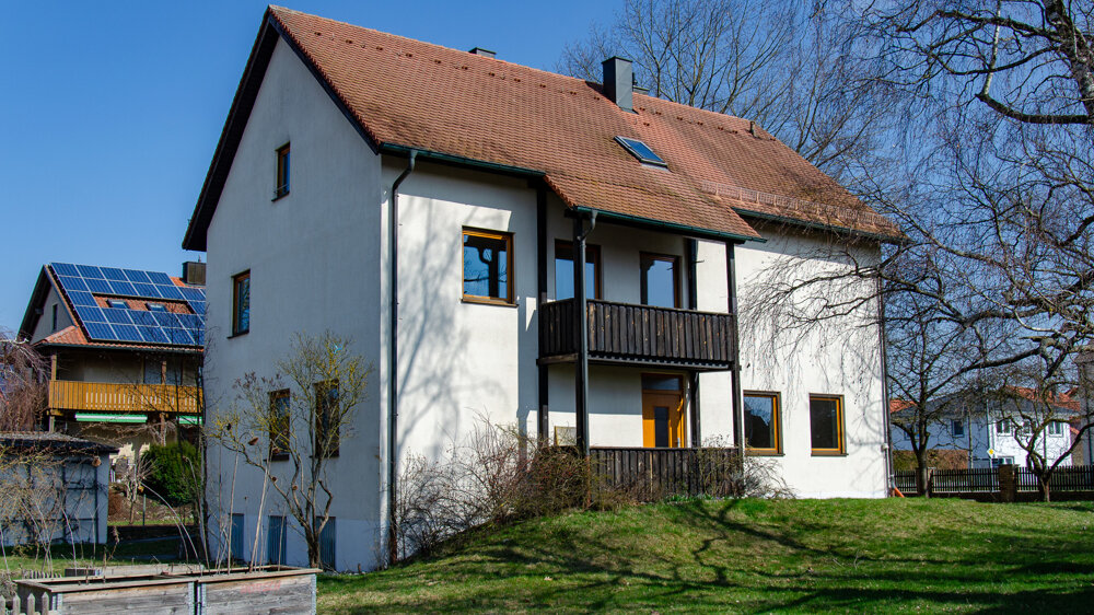 Einfamilienhaus zum Kauf 355.000 € 7 Zimmer 242,1 m²<br/>Wohnfläche 1.347 m²<br/>Grundstück Kernstadt Schwandorf Schwandorf 92421