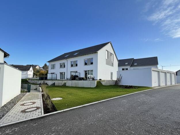 Reihenmittelhaus zum Kauf - Erstbezug provisionsfrei 399.900 € 5,5 Zimmer 145 m² 182 m² Grundstück Grubenstraße Aasen Donaueschingen 78166