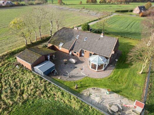 Einfamilienhaus zum Kauf 469.000 € 10 Zimmer 252 m² 1.496 m² Grundstück Buttforde Wittmund 26409