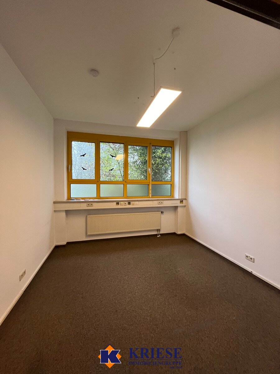 Lagerhalle zur Miete 2.750 € 250 m²<br/>Lagerfläche Germering Germering 82110