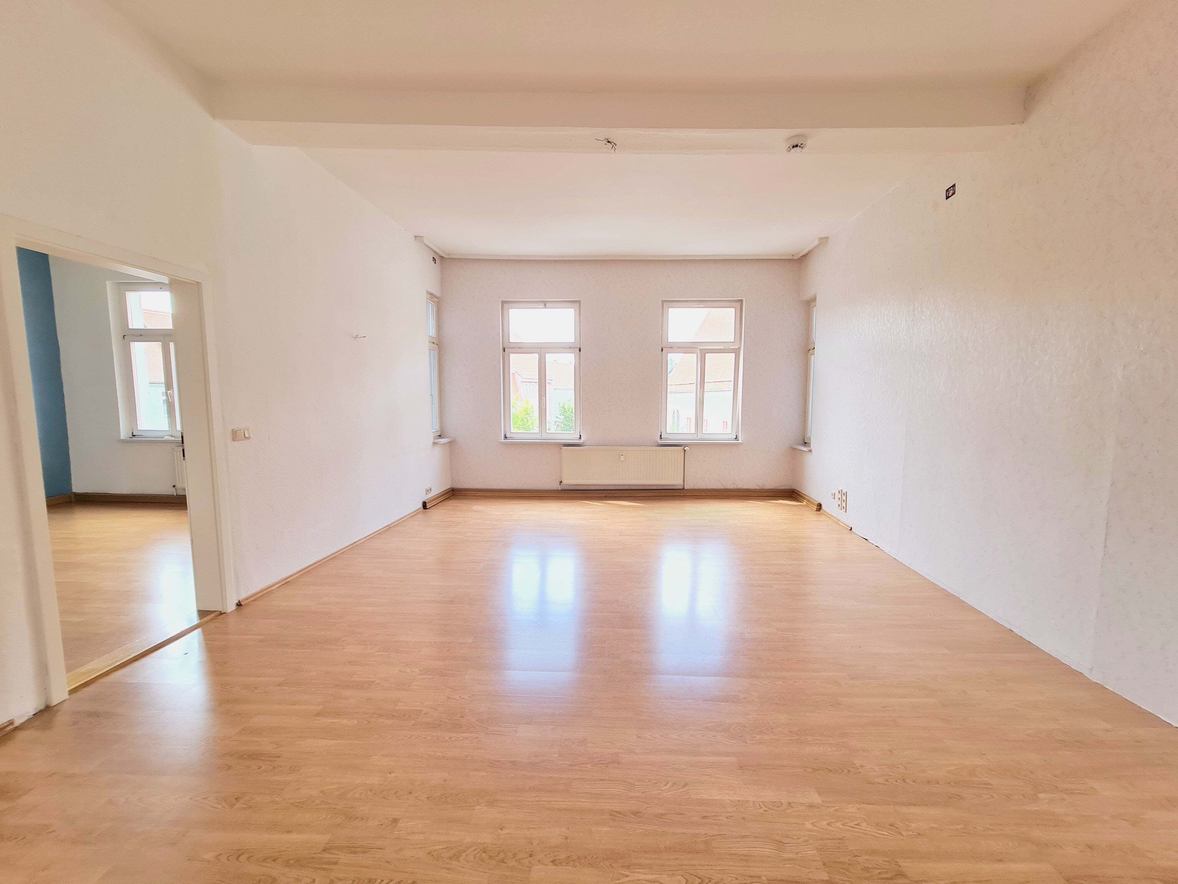 Wohnung zur Miete 695 € 4 Zimmer 159 m²<br/>Wohnfläche 2.<br/>Geschoss ab sofort<br/>Verfügbarkeit Marktplatz 5 Buttstädt 99628