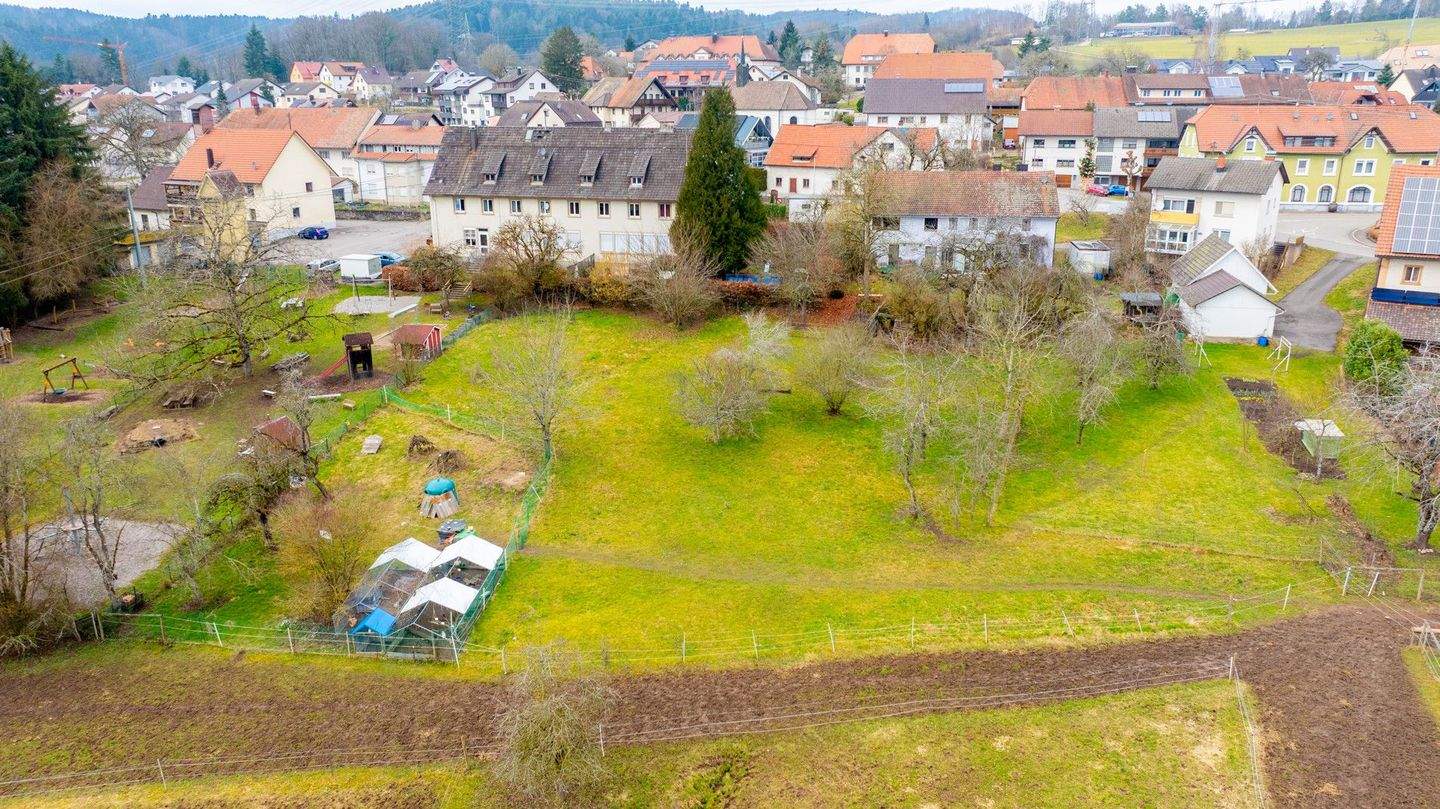 Immobilie in Albbruck - Großzügiges Anwesen mit Naturanschluss - viel Platz für Ihre Ideen inkl. Teilfläche als Bauland! - Bild 0