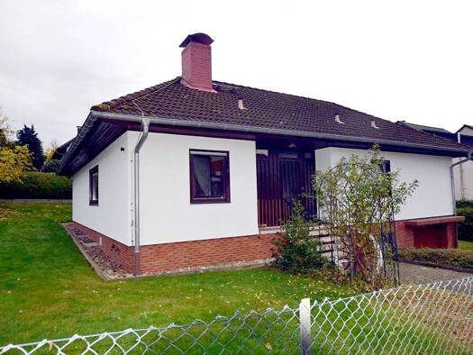 Bungalow zur Miete 1.990 € 4,5 Zimmer 138 m² 698 m² Grundstück frei ab 01.11.2026 Hüttengesäß Ronneburg 63549