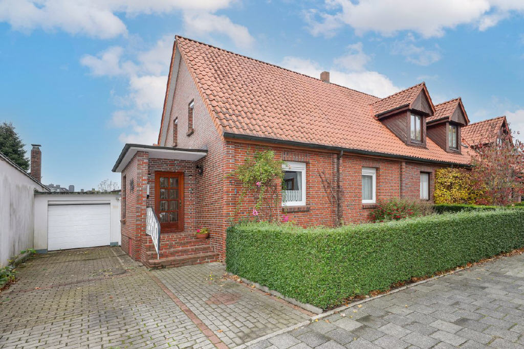 Doppelhaushälfte zur Miete 1.100 € 4 Zimmer 141 m²<br/>Wohnfläche 01.01.2025<br/>Verfügbarkeit Neuengroden Wilhelmshaven-Neuengroden 26386