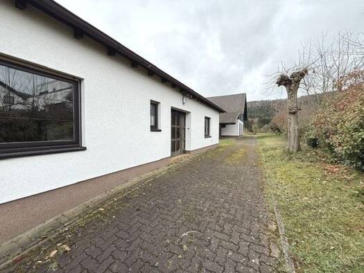 Mehrfamilienhaus zum Kauf 345.000 € 9 Zimmer 277 m² 2.975 m² Grundstück frei ab sofort Oppen Beckingen 66701