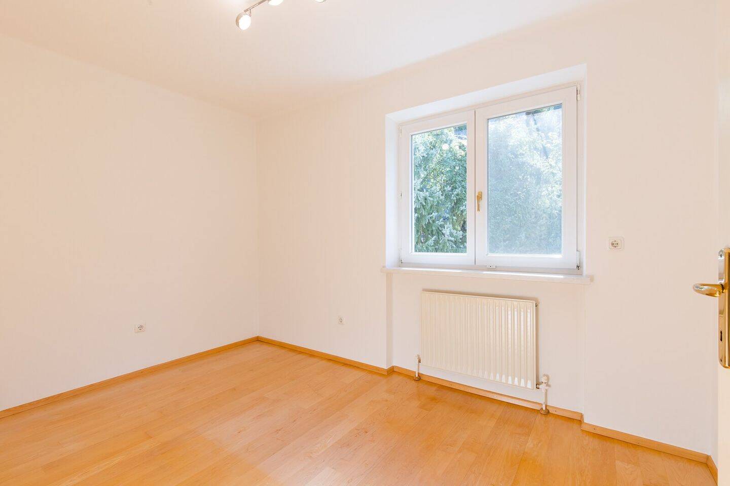 Einfamilienhaus zur Miete – další