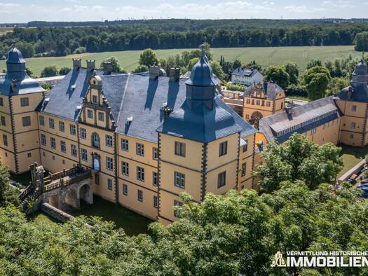 Schloss zum Kauf 2.800.000 € 77 Zimmer 2.530 m² 32.056 m² Grundstück Eringerfeld Geseke 59590