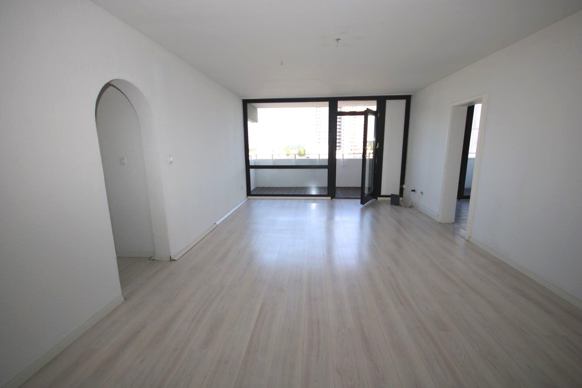 Wohnung zum Kauf 295.000 € 3 Zimmer 79,5 m²<br/>Wohnfläche 15.<br/>Geschoss ab sofort<br/>Verfügbarkeit Sachsenhausen - Süd Frankfurt am Main 60598