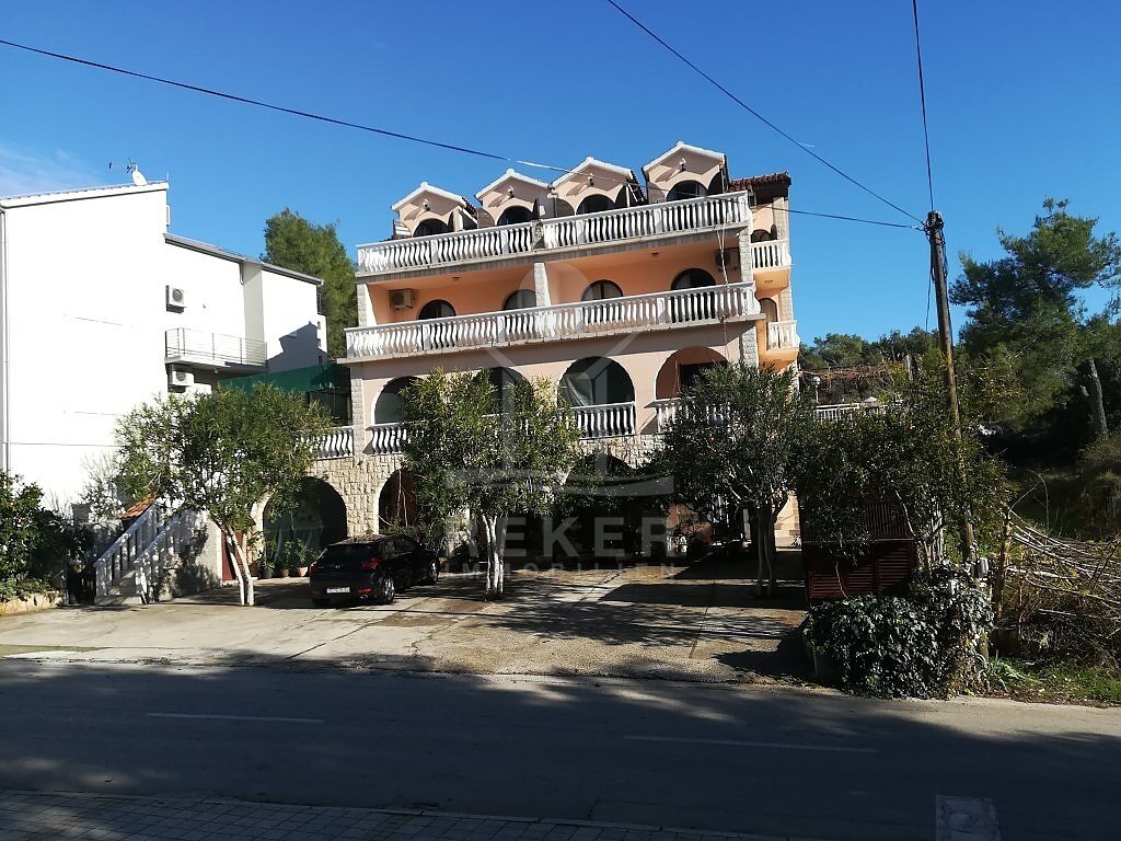 Mehrfamilienhaus zum Kauf 730.000 € 700 m²<br/>Wohnfläche 1.100 m²<br/>Grundstück Hvar