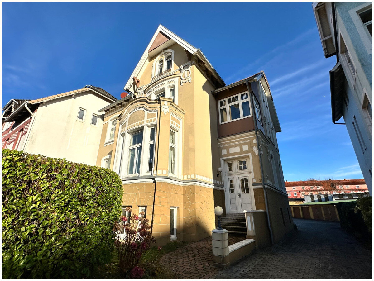 Villa zum Kauf 398.000 € 10 Zimmer 233,7 m²<br/>Wohnfläche 409 m²<br/>Grundstück Cuxhaven Cuxhaven 27474