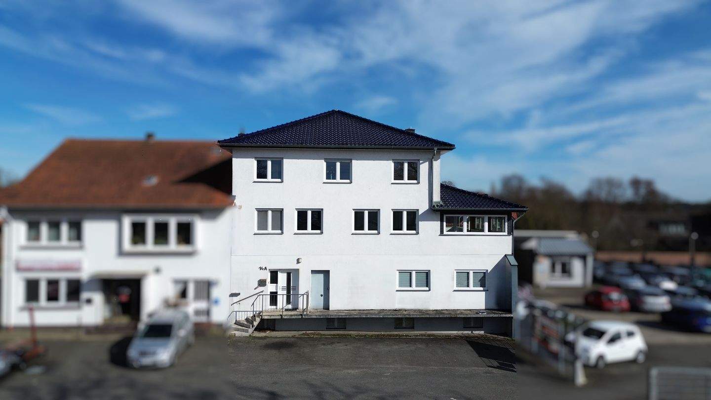 Immobilie in Westerstede - Großzügiges Einfamilienhaus mit ca. 217 m² Wohnfläche, ausgebautem Dachgeschoss, Loggia, Wintergarten und Wärmepumpe in Westerstede - Bild 0