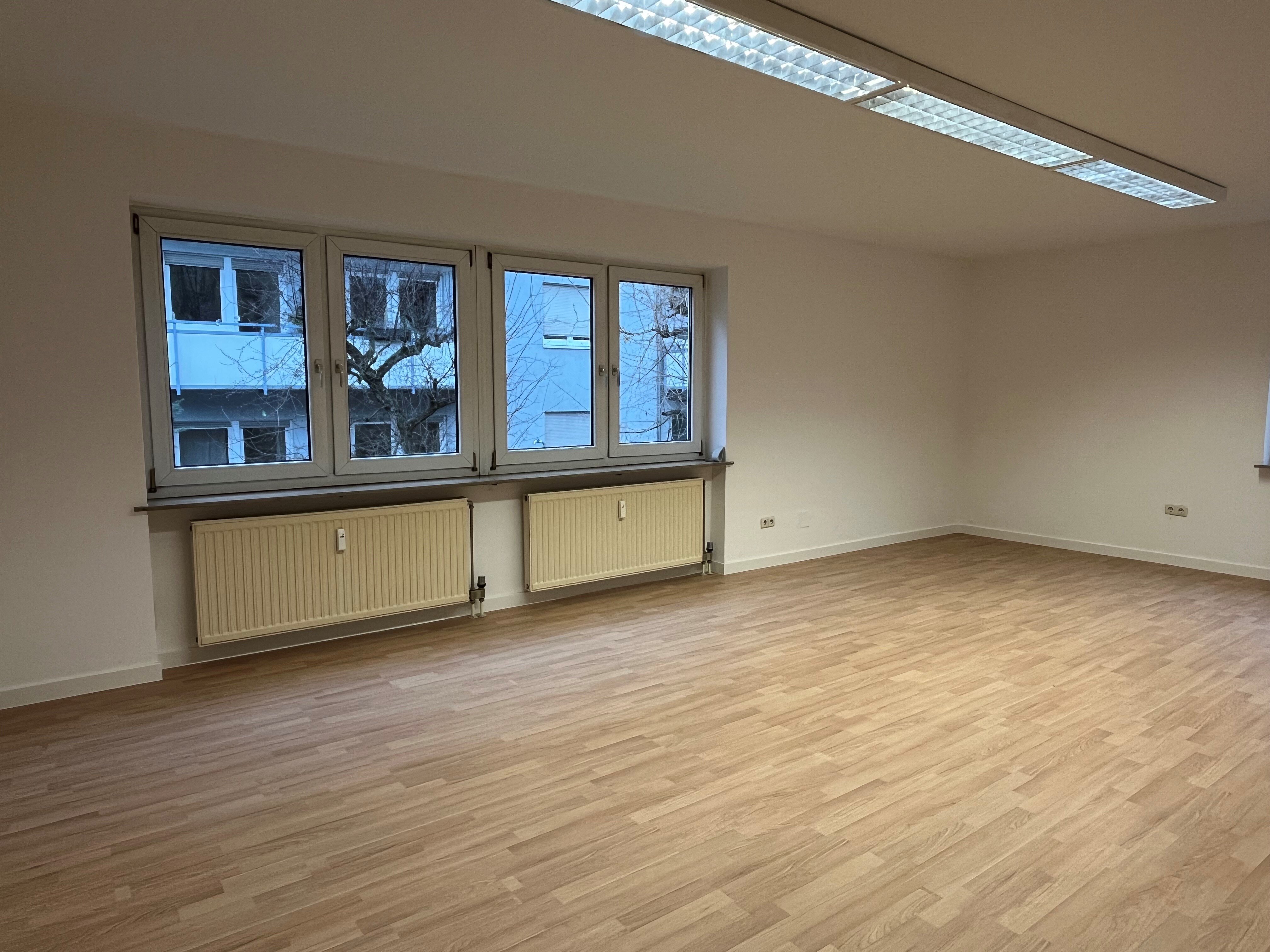 Büro-/Praxisfläche zur Miete 1.850 € 3 Zimmer 139 m²<br/>Bürofläche Innenstadt Würzburg 97070