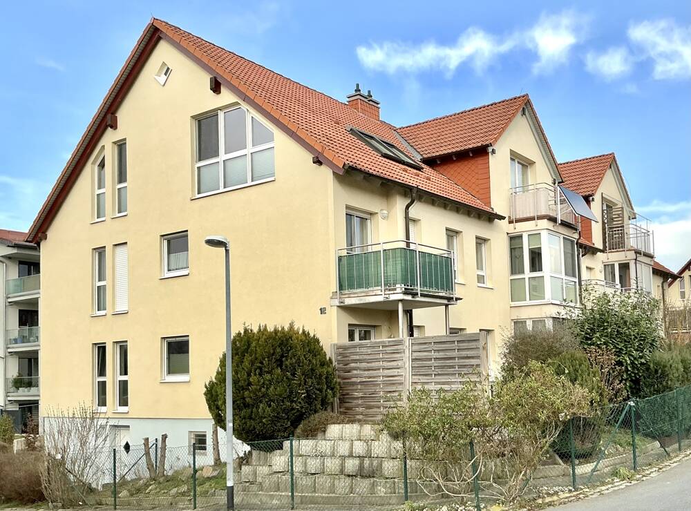 Immobilie in Radeburg - Helle Dachgeschoßwohnung mit Süd-Balkon Nähe DD-Klotzsche - Bild 1