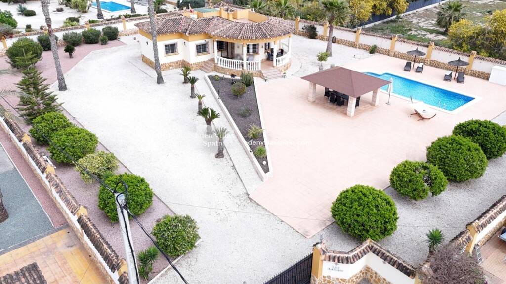 Haus zum Kauf 379.000 € 167 m² 2.354 m² Grundstück Alicante 03195