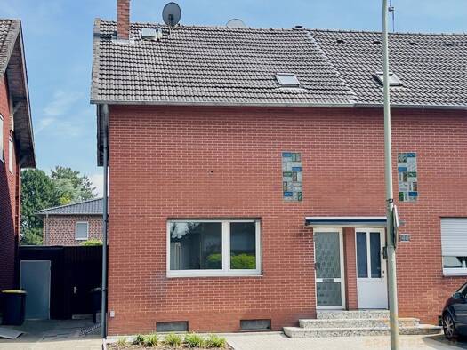 Doppelhaushälfte zum Kauf 219.000 € 5 Zimmer 102 m² 325 m² Grundstück Wassenberg 41849