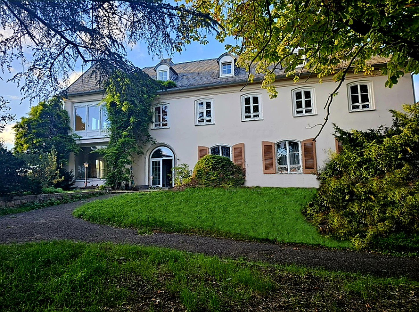 Villa zum Kauf provisionsfrei 1.480.000 € 18 Zimmer 540 m²<br/>Wohnfläche 2.500 m²<br/>Grundstück Gensingen 55457