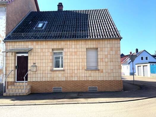 Doppelhaushälfte zum Kauf provisionsfrei 108.000 € 4 Zimmer 125 m² 235 m² Grundstück frei ab sofort Websweiler Homburg 66424
