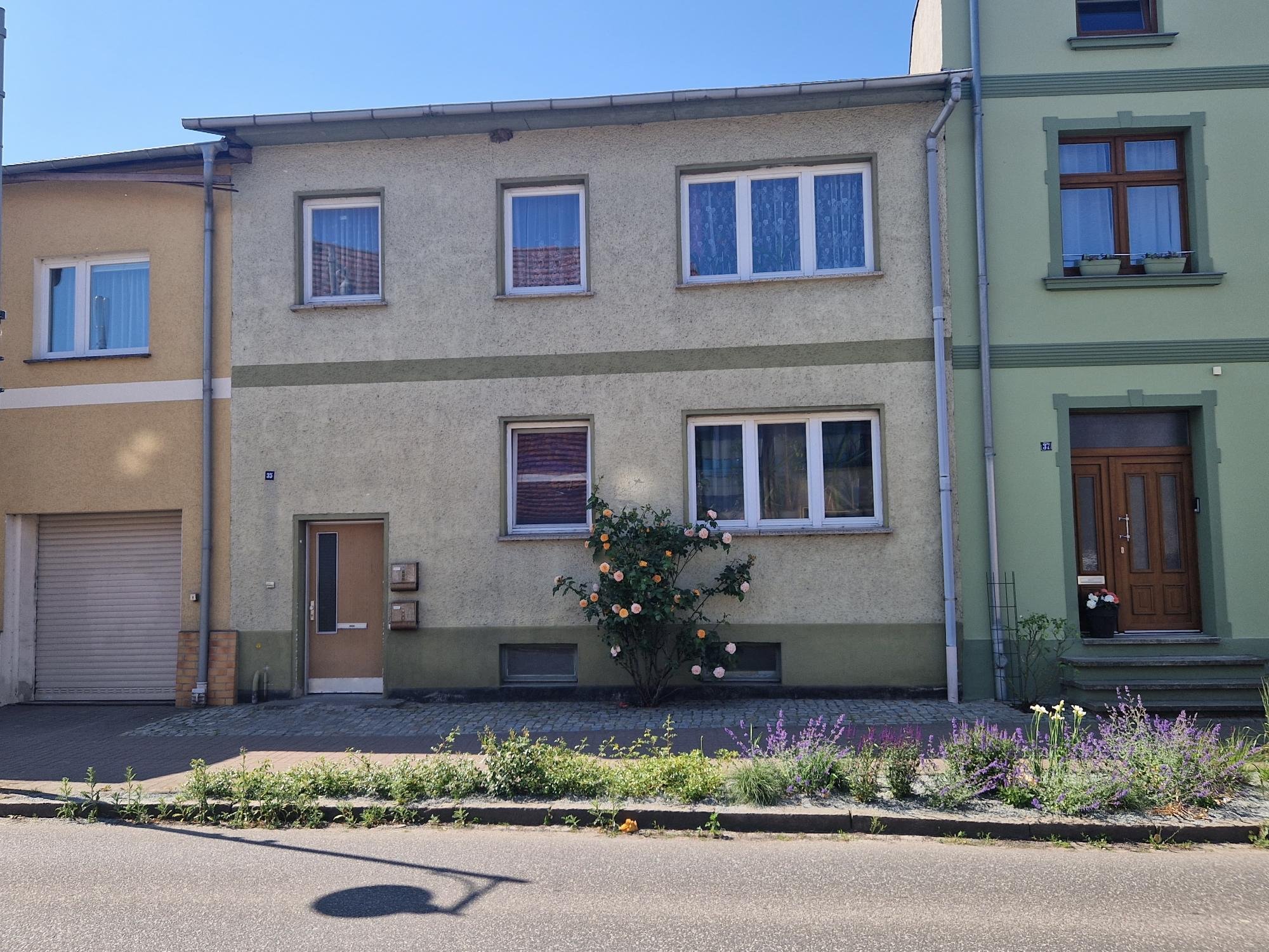 Mehrfamilienhaus zum Kauf 109.500 € 6 Zimmer 108 m²<br/>Wohnfläche 162 m²<br/>Grundstück Rostocker Straße 35 Tessin 18195