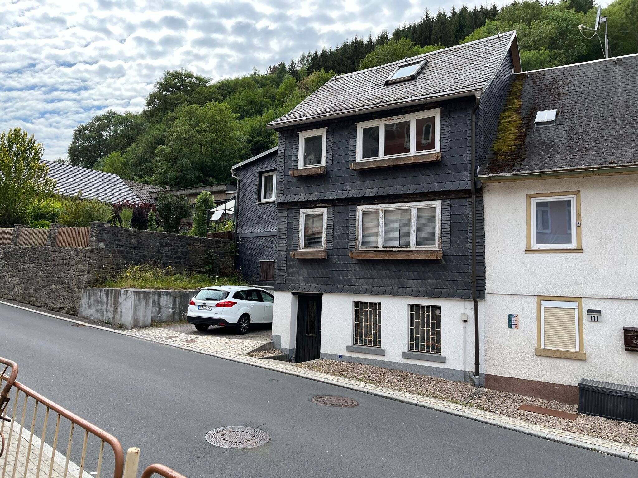 Einfamilienhaus zum Kauf 55.000 € 170 m²<br/>Wohnfläche 240 m²<br/>Grundstück ab sofort<br/>Verfügbarkeit Karl-Marx-Straße 116 Mellenbach-Glasbach 98746