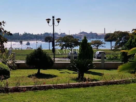 Haus zum Kauf 1.850.000 € 6 Zimmer 370 m² Umag Centar, Luka, Finida