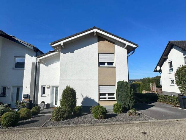 Doppelhaushälfte zum Kauf 358.000 € 6 Zimmer 105 m² 248 m² Grundstück Pfaffenheck Nörtershausen / Pfaffenheck 56283