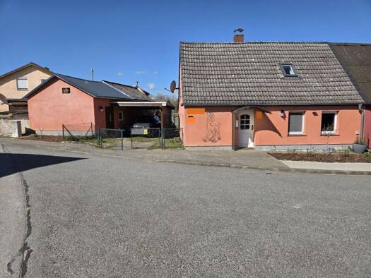 Doppelhaushälfte zum Kauf 69.000 € 3 Zimmer 72 m² 215 m² Grundstück Bartow Bartow 17089