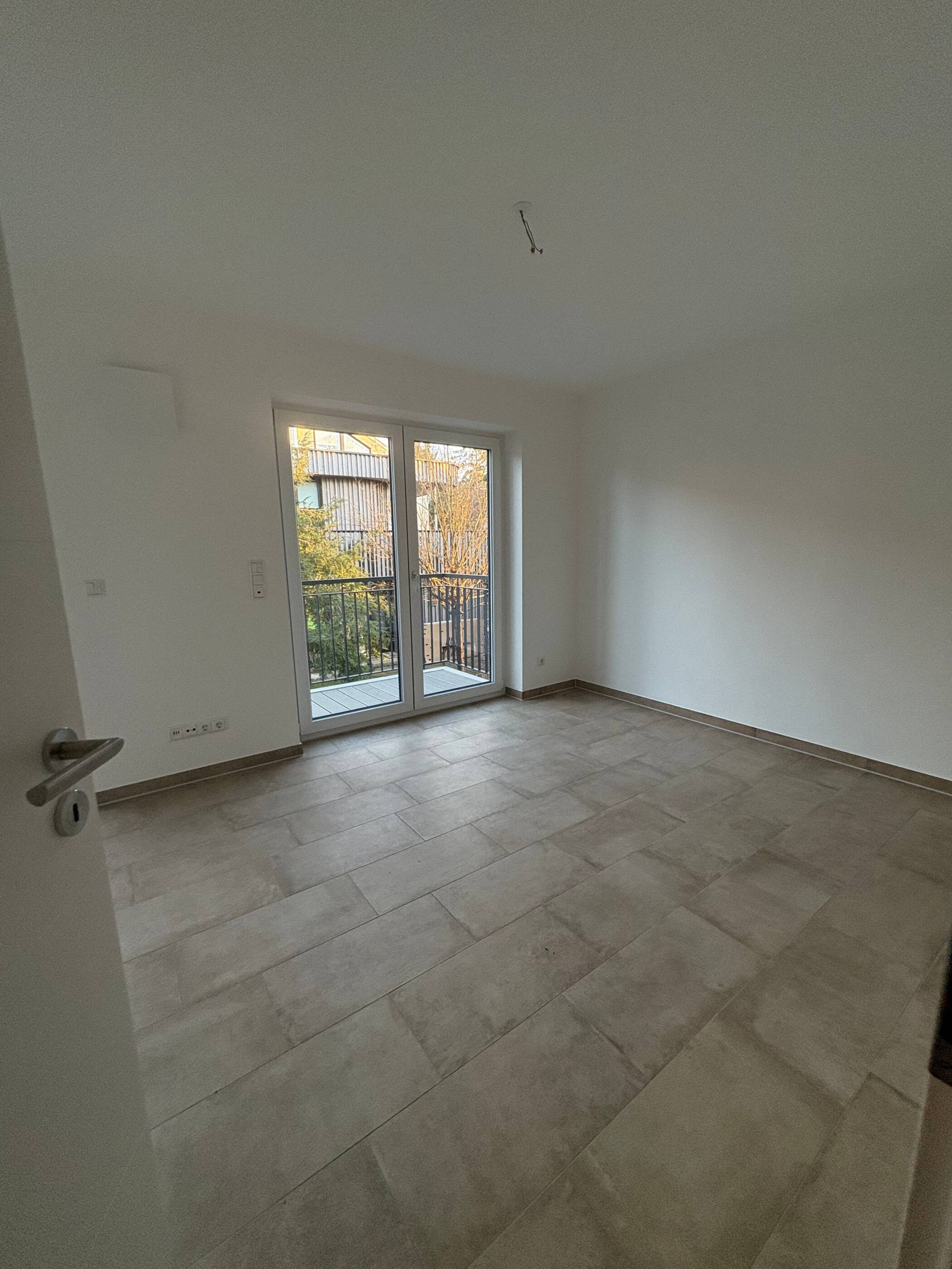 traumhafter 2-Zimmer Wohnung mit Süd-Balkon - ERSTBEZUG NEUBAU – Vogesenstr. 15c, 81825 München – Vorschaubild 3