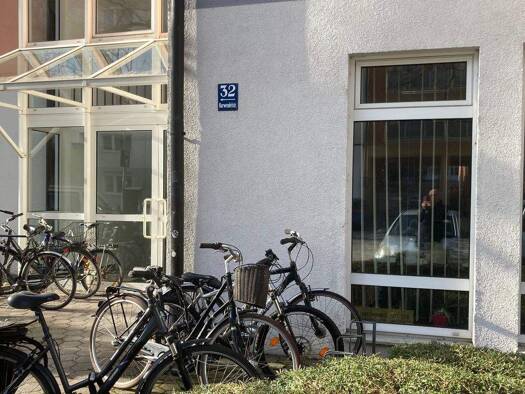 Duplex-Garage zur Miete 70 € Karwendelstraße 32 Sendling München 81369