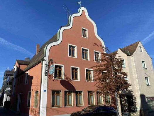 Haus zum Kauf 670.000 € 261 m² 180 m² Grundstück Herzog-Ludwig-Str. 31 Neustadt Neustadt an der Donau 93333