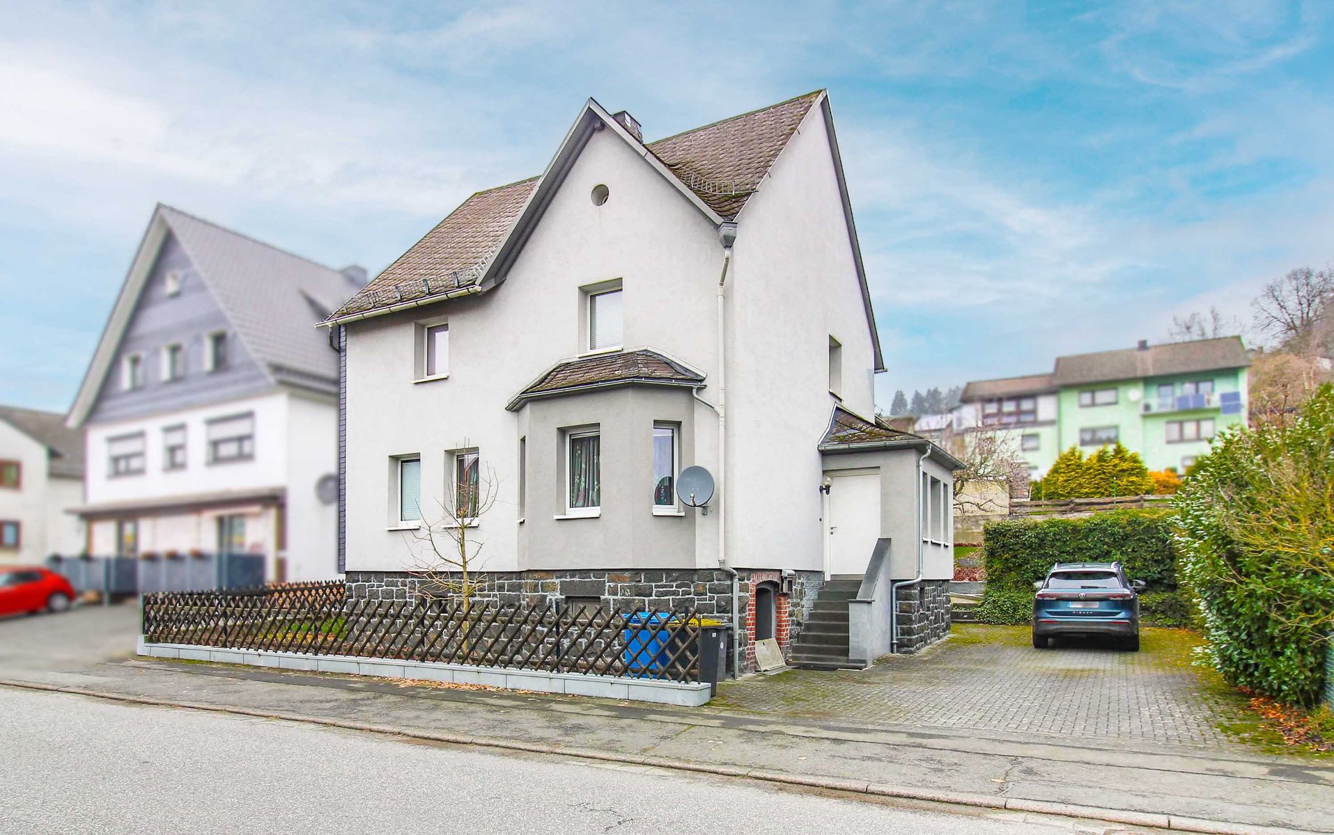 Einfamilienhaus zum Kauf 195.000 € 6 Zimmer 159 m²<br/>Wohnfläche 704 m²<br/>Grundstück Lixfeld Angelburg 35719