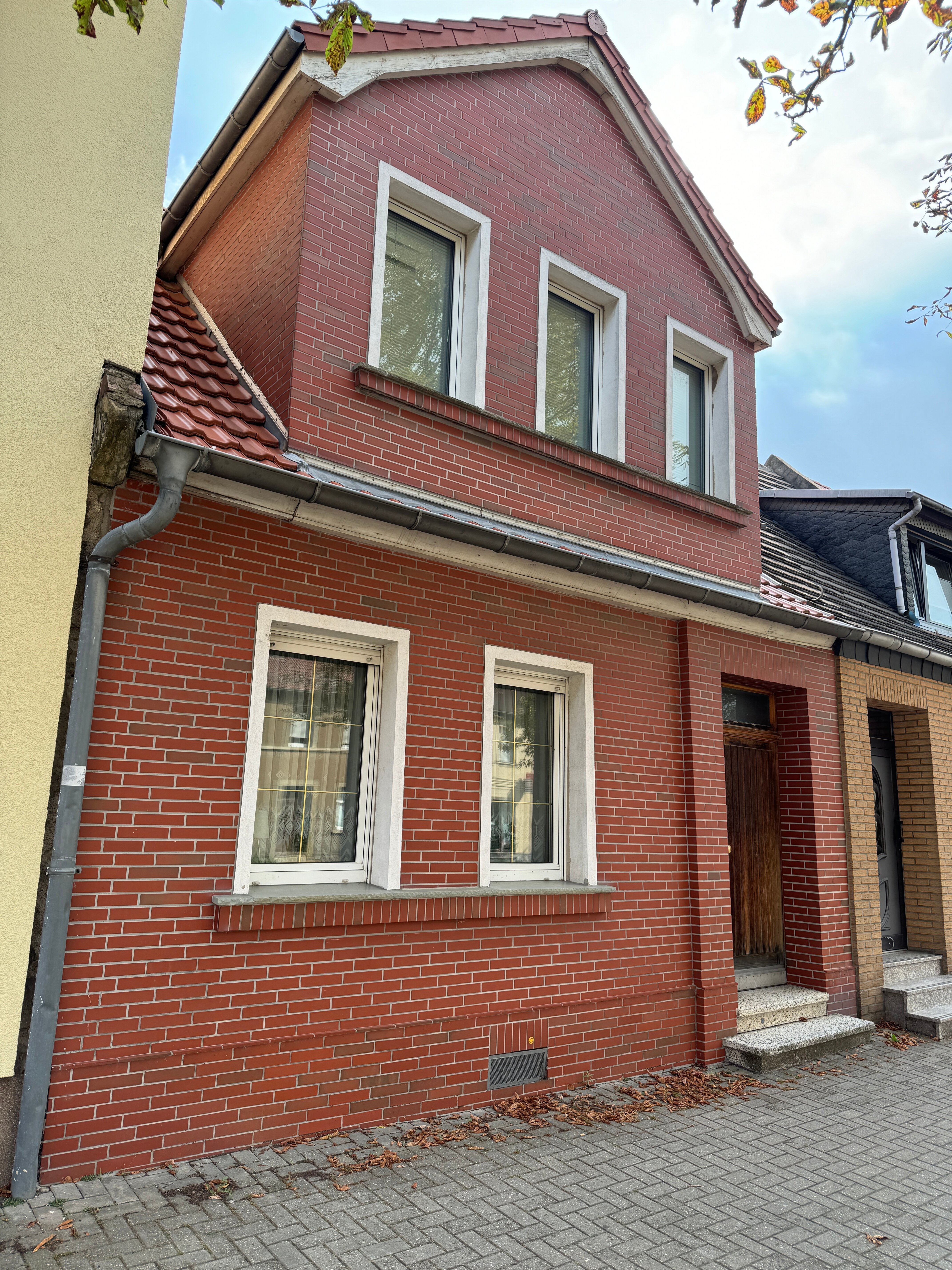 Reihenmittelhaus zum Kauf 62.000 € 3 Zimmer 100 m²<br/>Wohnfläche 343 m²<br/>Grundstück ab sofort<br/>Verfügbarkeit Hallesche Str. 37 Bernburg Bernburg 06406